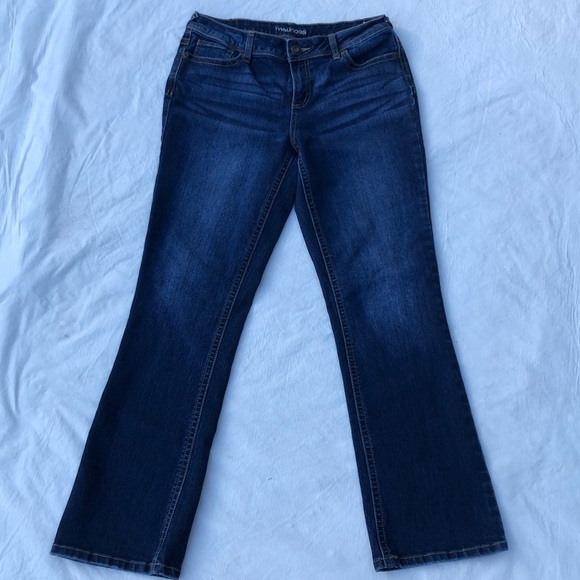 3/$15 Maurice’s dark indigo jean 9/10 short - Picture 2 of 8